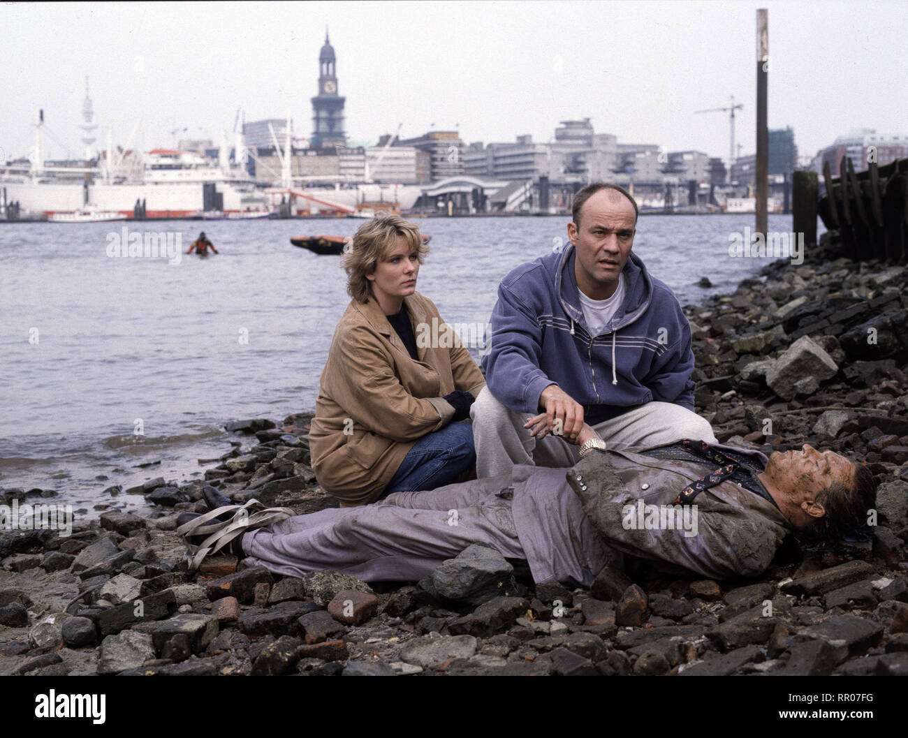 FAUST/der Beschützer D 1993 / Ulrich Stark Janette Rauch (Faust Assistentin Verena), Heiner Lauterbach (Faust), CHRISTIAN TRAMITZ (wasserleiche Pihale). EM/Überschrift: Faust/D 1993 Stockfoto