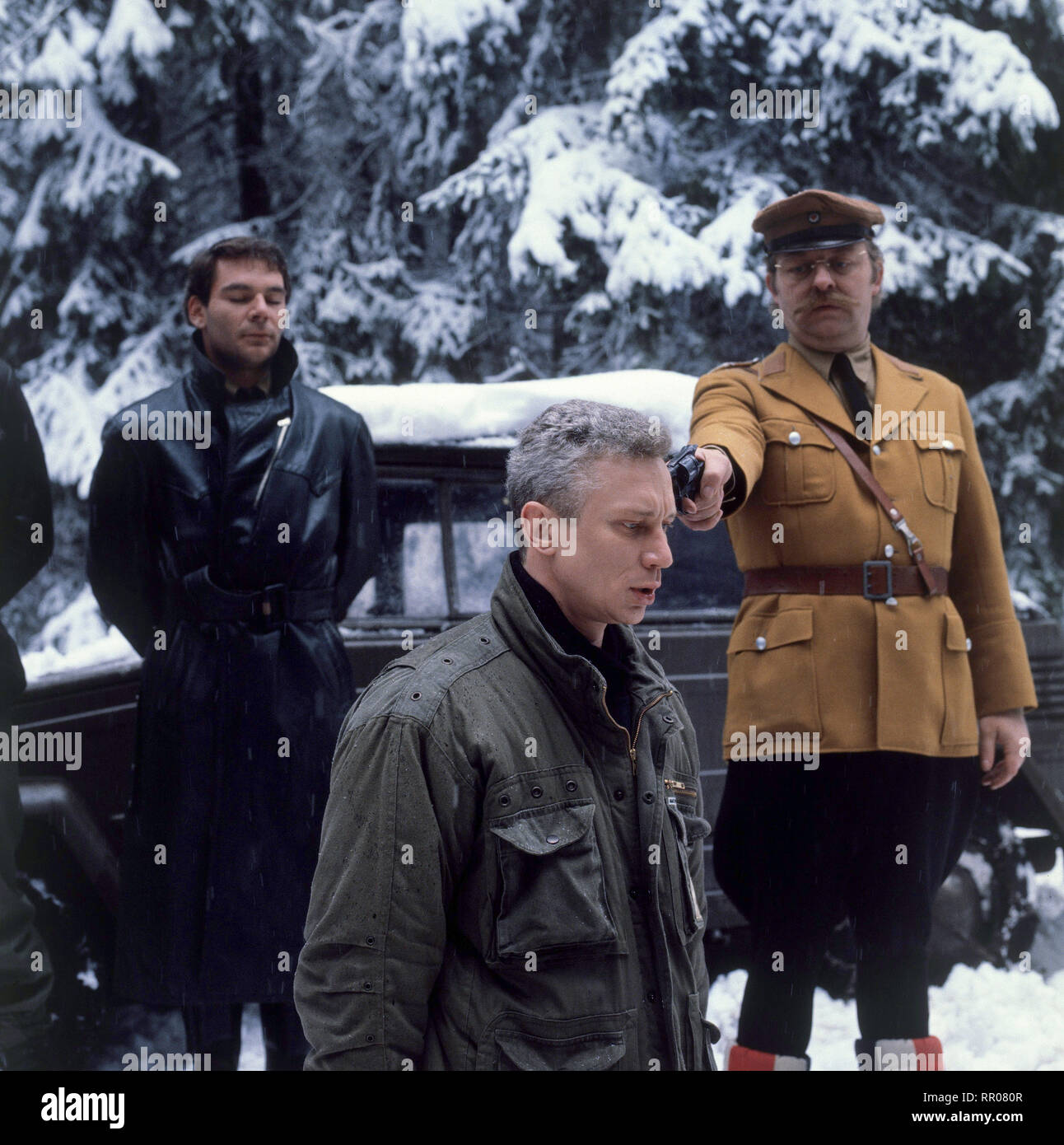 DER FAHNDER/Wo die Kanonen blühen BRD 1986/Wolfgang Panzer Szene mit ...