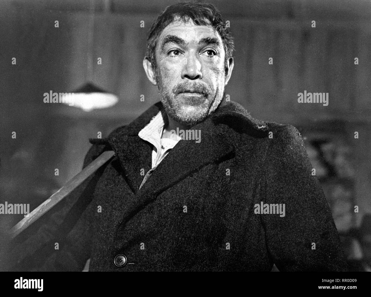 ALEXIS SORBAS/Zorba, der Griechische/GR, USA 1964/Michael Cacoyannis/Alexis Sorbas (Anthony Quinn)/Überschrift: Alexis Sorbas/GR, USA 1964 Stockfoto