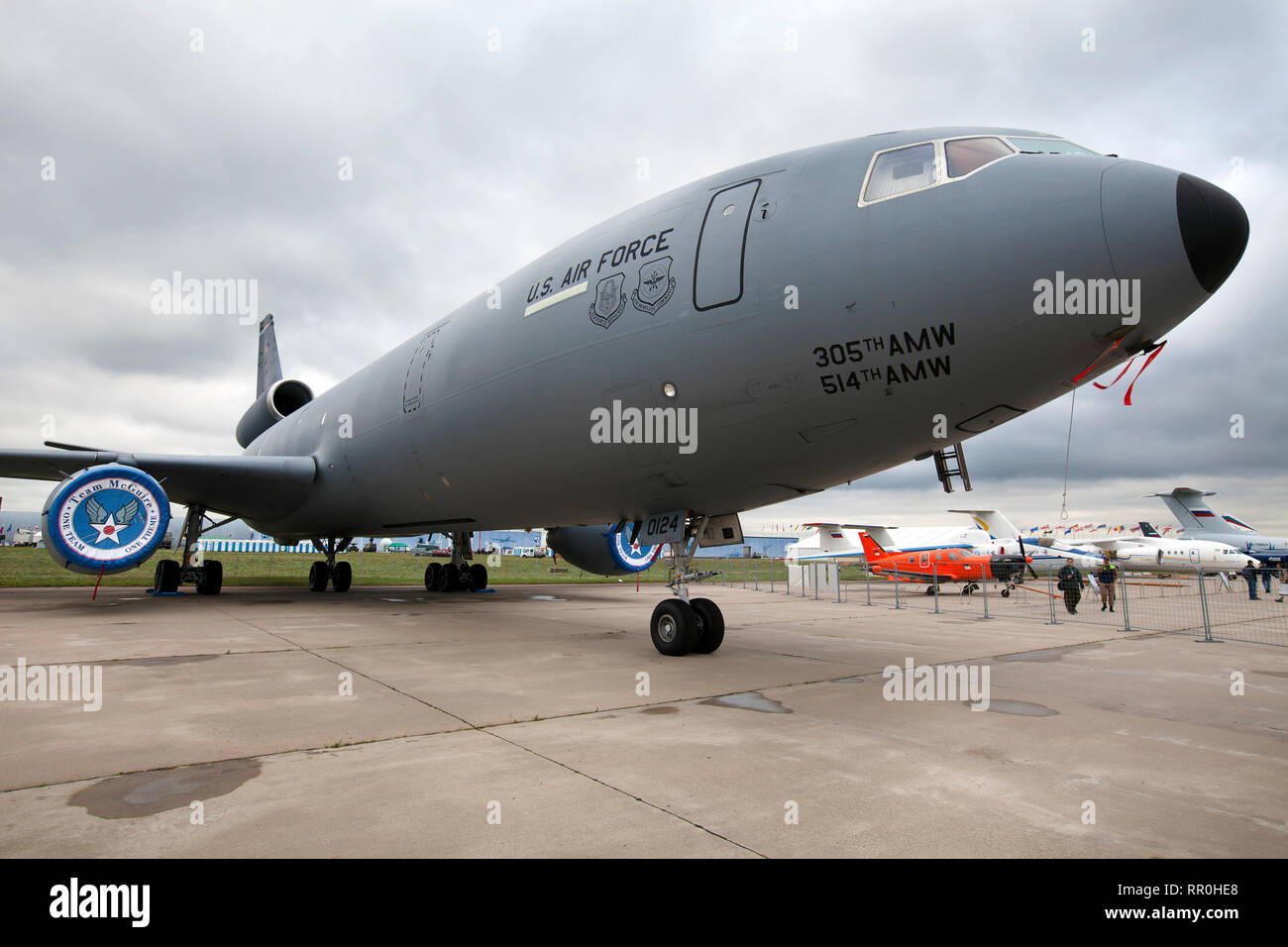 Amerikanische strategische Tankflugzeug McDonnell Douglas KC-10 Extender auf der Air Show MAKS-2011, Schukowski, Russland Stockfoto Amerikanische strategische Tankflugzeug McDonnell Douglas KC-10 Extender auf der Air Show MAKS-2011, Schukowski, Russland Stockfoto