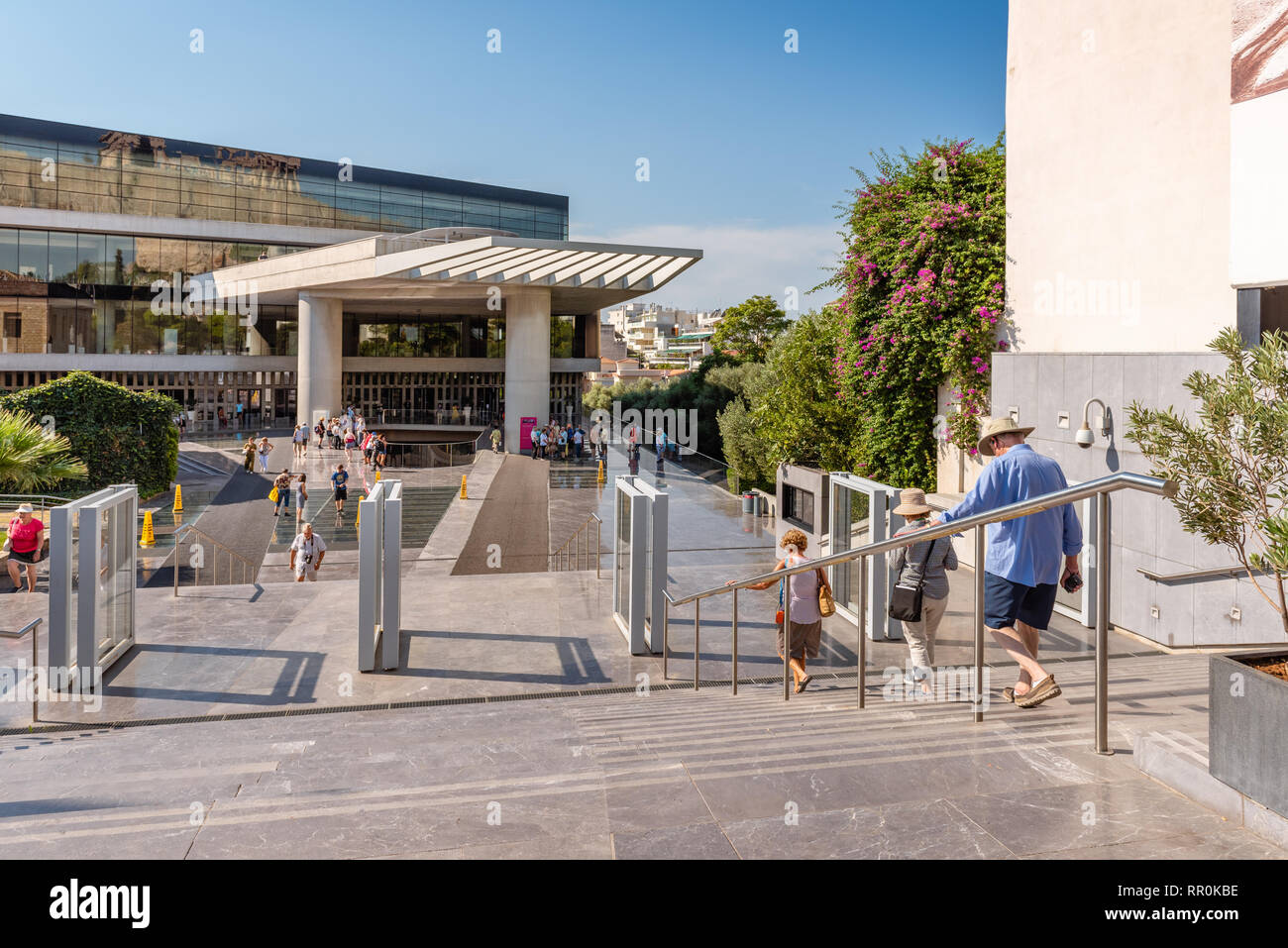 Athen, Griechenland - 14. September 2018: Touristen besuchen das Akropolis-Museum in Athen. Europa Stockfoto