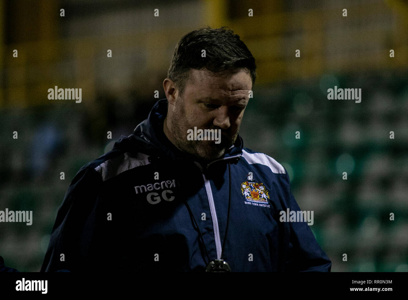 Barry Town United manager Gavin Chesterfield gegen Connahs Quay Nomads am Jenner Park in der Welsh Premier League. Quelle: Lewis Mitchell/YCPD. Stockfoto