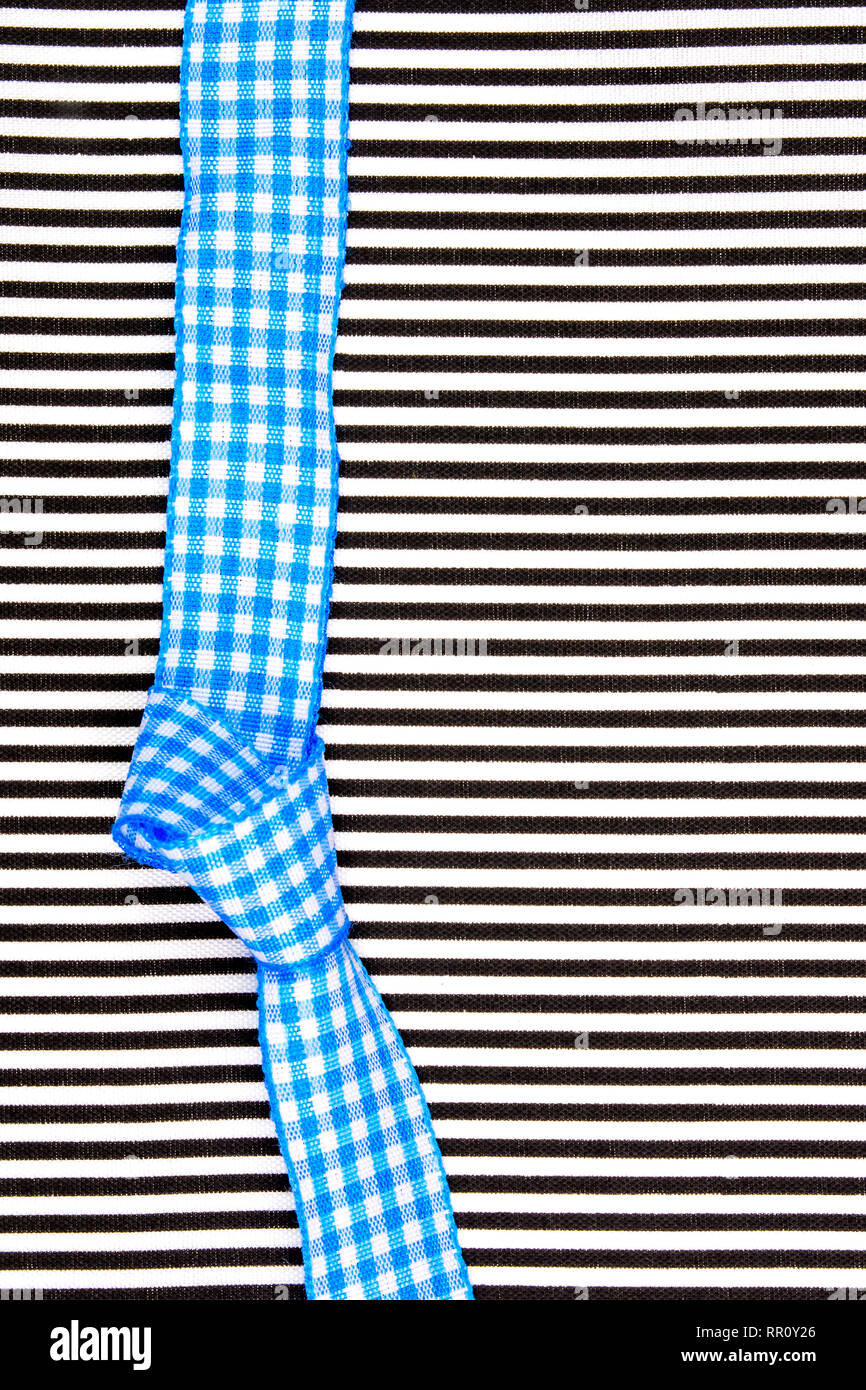 Geschenkkarte strukturierten Hintergrund mit blauer Schleife in der Mitte und schwarze Linien mit viel Platz für den Text kopieren Stockfoto