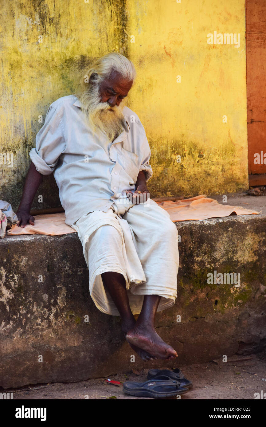 Schlafen Inder, gestürzt und barfuss, Cochin, Kerala, Indien Stockfoto