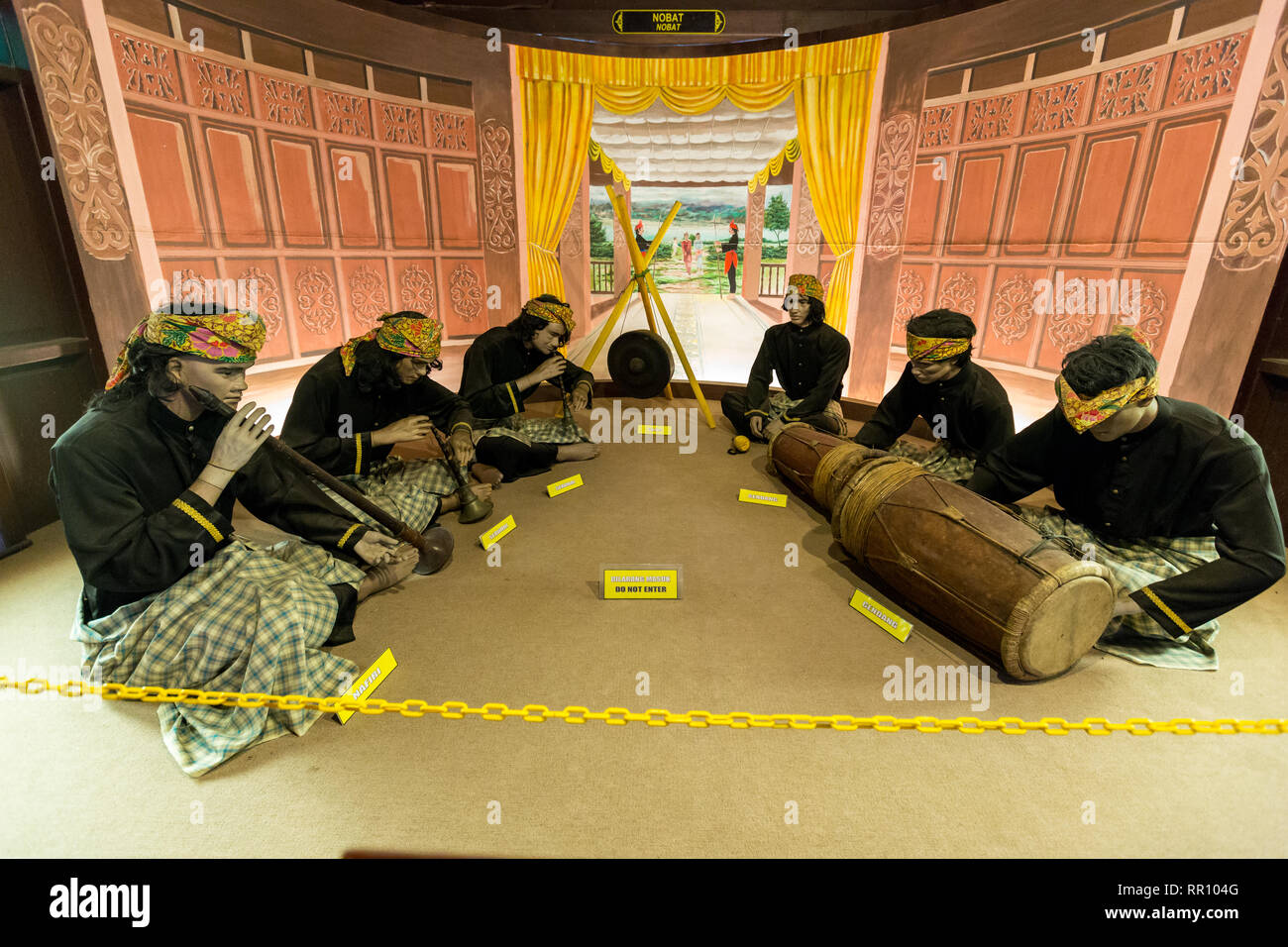 Ausstellung zeigt Gericht Musiker in das Sultan's Palace Museum, Istana Kesultanan, Melaka, Malaysia. Stockfoto