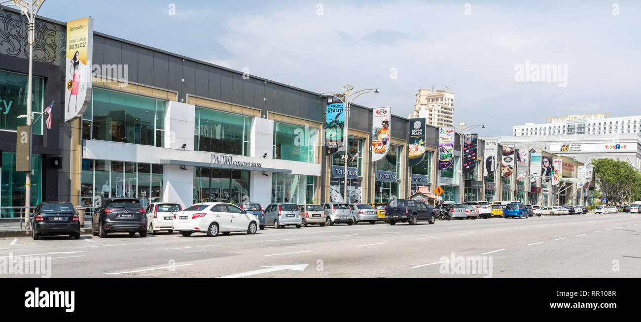 Moderne Geschäfte, Jalan Merdeka Street Scene, Melaka, Malaysia. Stockfoto