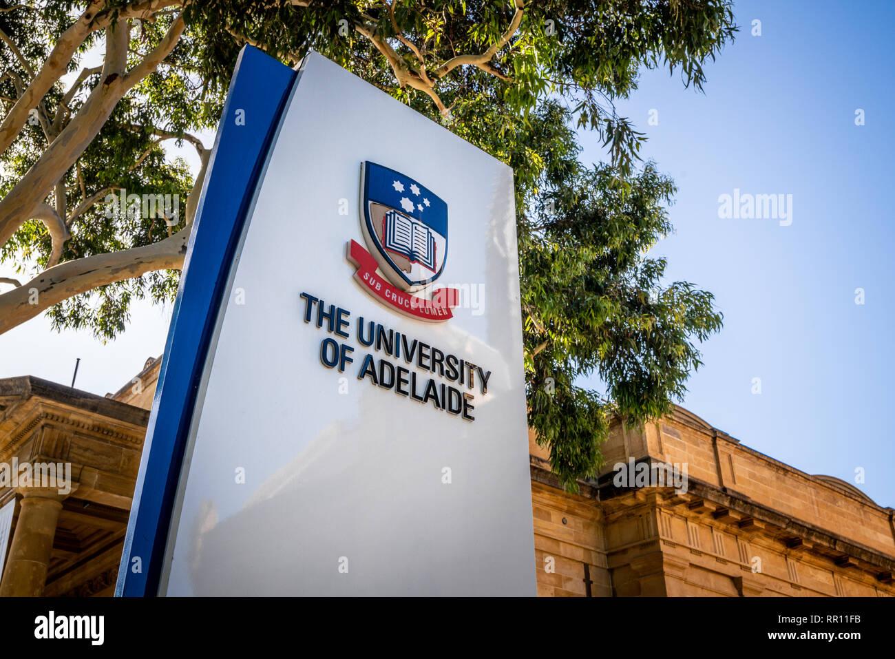 Zum 30. Dezember 2018, Adelaide South Australia: Zeichen der Eingang der Universität von Adelaide mit Logo in Adelaide SA Australia Stockfoto