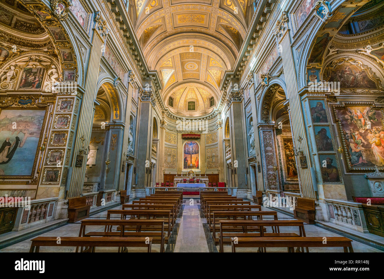 Innere Sicht von Kirche Santa Maria in Monserrato degli Spagnoli, Rom, Italien. Stockfoto