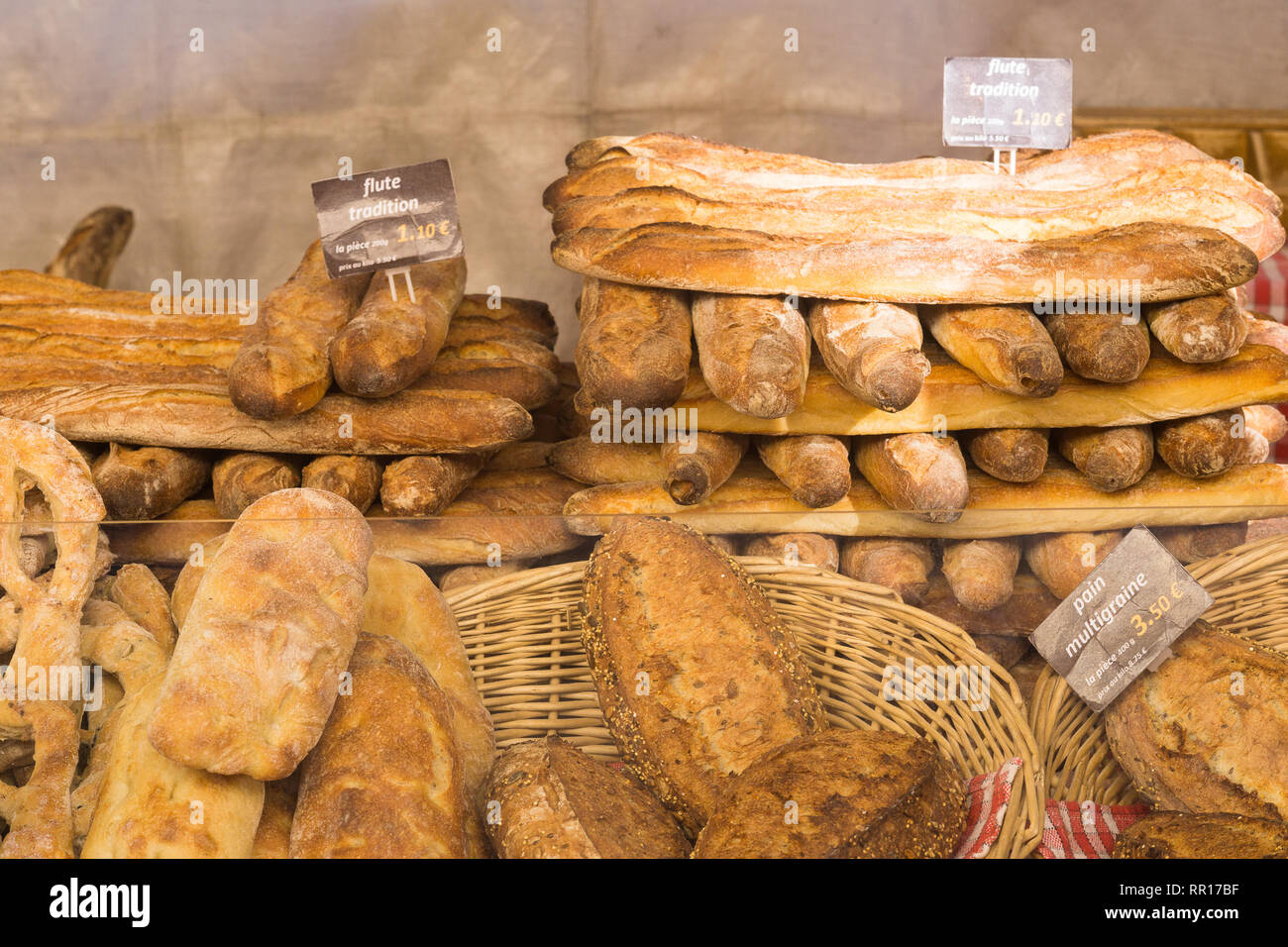 Französisches Baguette Laibe - Baguette und Brot in Paris, Frankreich ...