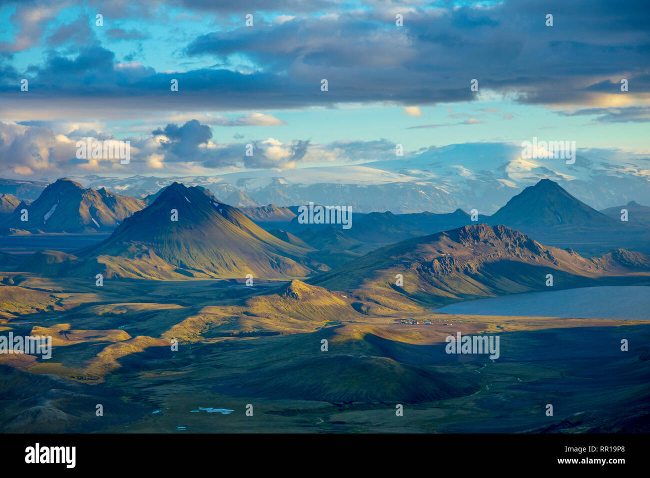 Blick über die Berge und den See an alftavatns, von Jokultungur auf der Laugavegur Wanderweg. Zentrale Hochland, Sudhurland, Island. Stockfoto