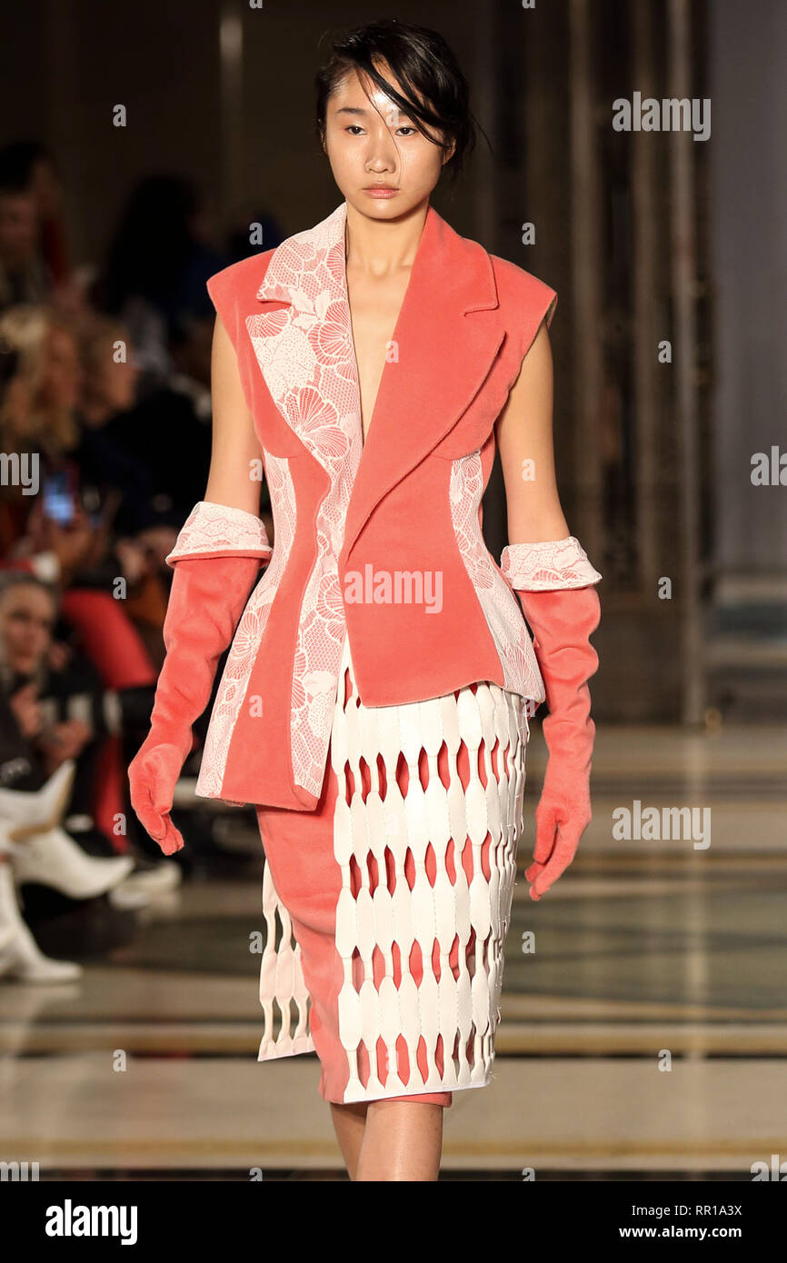 England, UK. 17. Februar 2019. Shie Lyu, LFW, London, AW 19. London Fashion Week, Fashion Scout, Freimaurer Hall's, Covent Garden, London, UK. Stockfoto