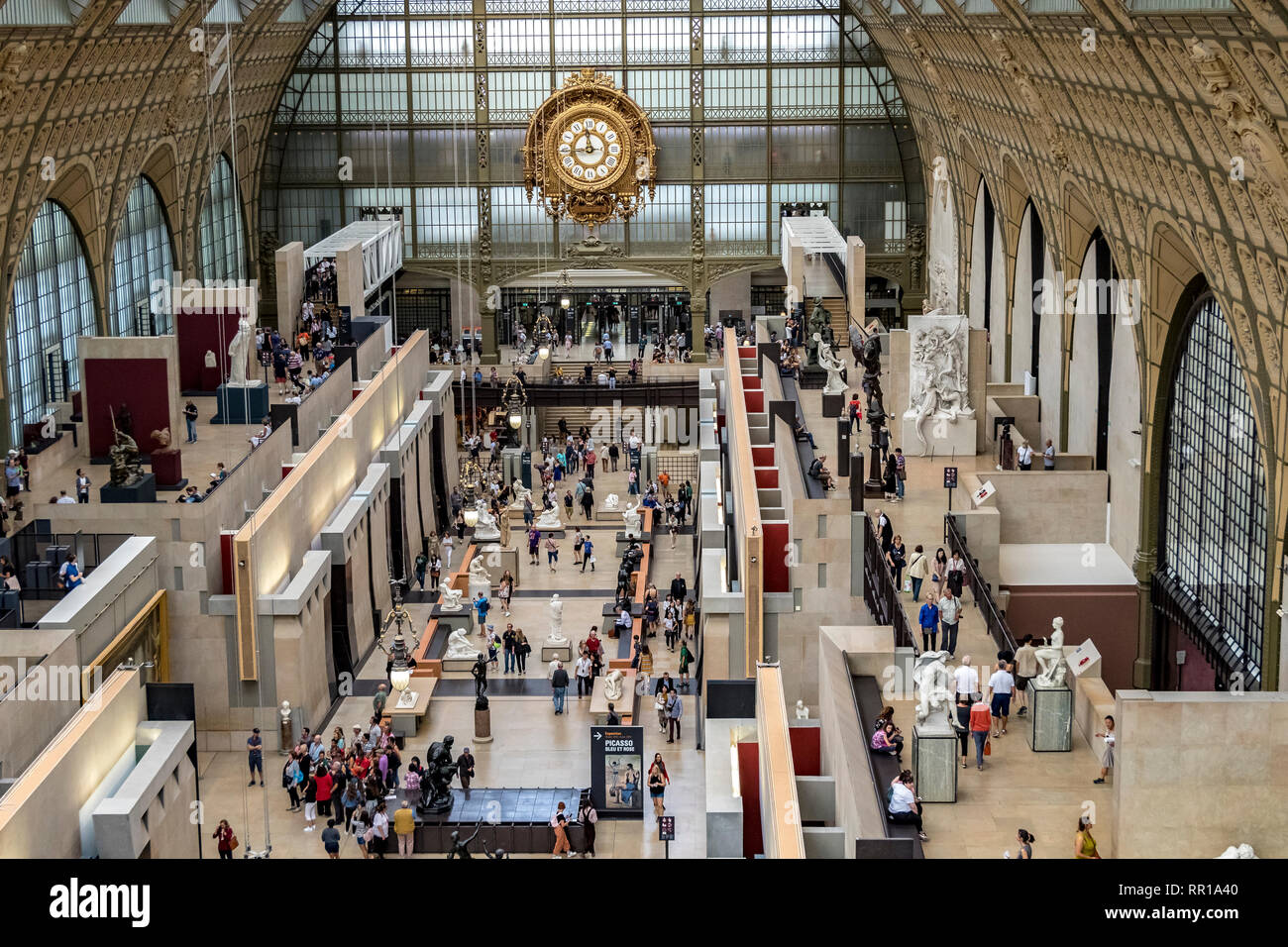 Innenraum des Musée d'Orsay, das Museumsgebäude war ursprünglich ein Bahnhof, Gare d'Orsay, und beherbergt heute eine Sammlung von Kunst, Paris Stockfoto