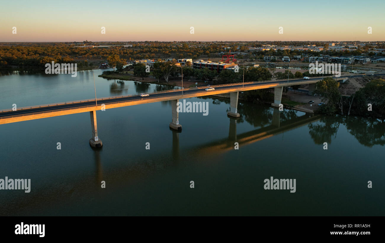 River Crossing von NSW Stadt Buronga, viktorianischen Stadt Mildura. Stockfoto