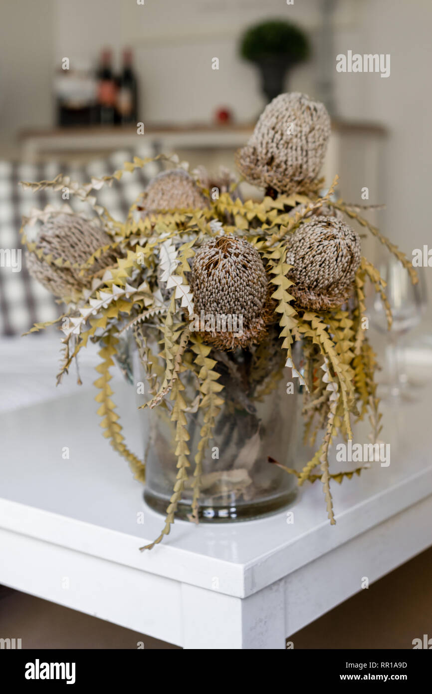 Getrocknete Blume Anordnung mit banksia Blumen Stockfoto