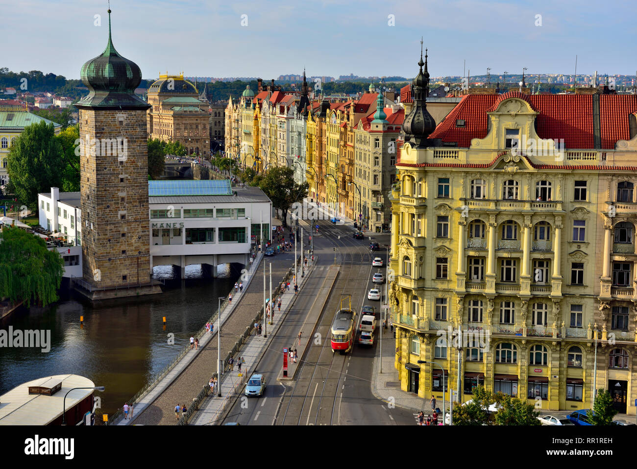 Prag hohe Betrachtungswinkel von Gebäuden Fluss Vitava einschließlich Šítkov Wasserturm Stockfoto