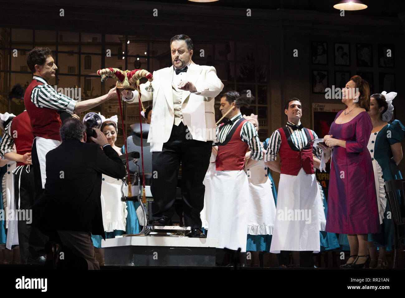 Schauspieler auf der Bühne während einer Aufführung der Schlaf einer Sommernacht im Teatro de la Zarzuela in Madrid mit: Schauspieler Wo: Madrid, Spanien Wann: 23 Jan 2019 Credit: Oscar Gonzalez/WENN.com Stockfoto