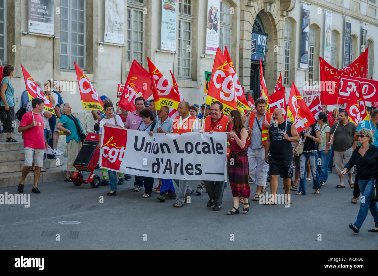 Frankreich ARLES SEP 2018 Seitenansicht der CGT Allgemeine Konföderation für Arbeit Arbeitnehmer bei der Demonstration protestieren gegen String der Reformen in Arles Stockfoto