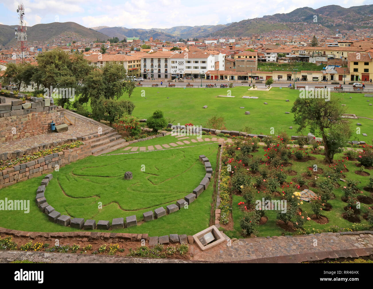 Symbol der Inka Mythologie, Condor, Puma und Snake Stone Circle auf der Coricancha Temple Vorgarten, Cusco, Peru Stockfoto