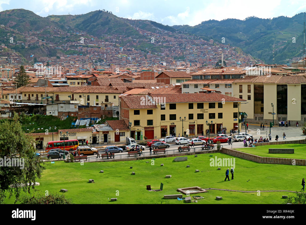 Stadtbild von Cusco Altstadt ab dem Inka Sonnentempel Coricancha, Cusco, Peru gesehen, 5. Mai 2018 Stockfoto