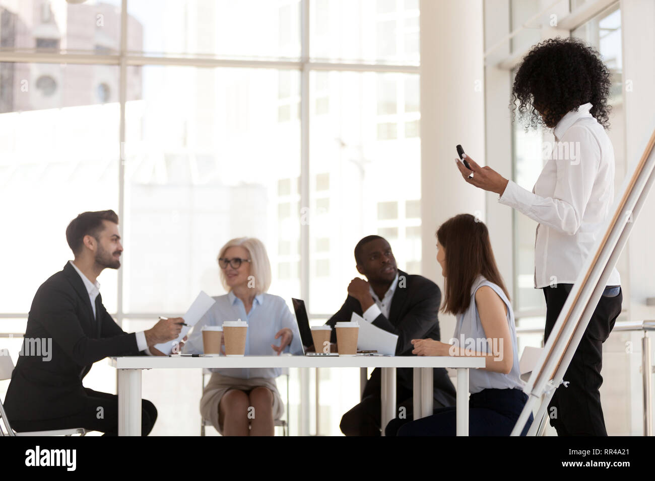 Diverse Business Team während der Sitzung im Konferenzraum Stockfoto