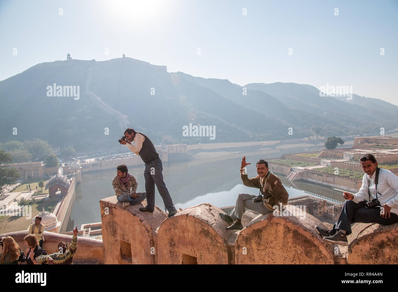 Fotografen, die an den Wänden von Amer Fort oder Amber Fort im Jahre 1592 abgeschlossen wurde, die Residenz der Rajput Maharajas in Jaipaur, Rajasthan, Indien. Stockfoto