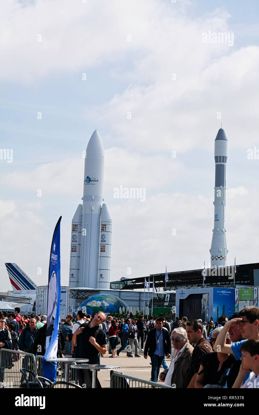 In LE BOURGET, Frankreich - 24. Juni 2017. Flugzeuge in der Sitzung Raum in Paris Le Bourget während der Luft- und Raumfahrt und räumliche International Airshow geparkt und Stockfoto