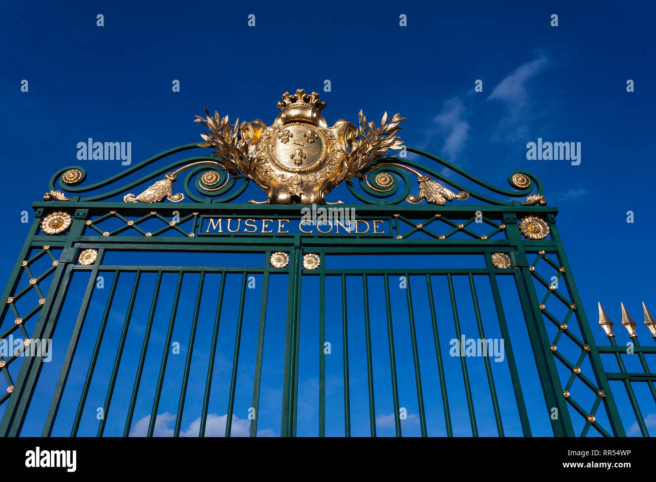 Tor zum Musée Condé im Château de Chantilly in Chantilly, Oise, Frankreich Stockfoto