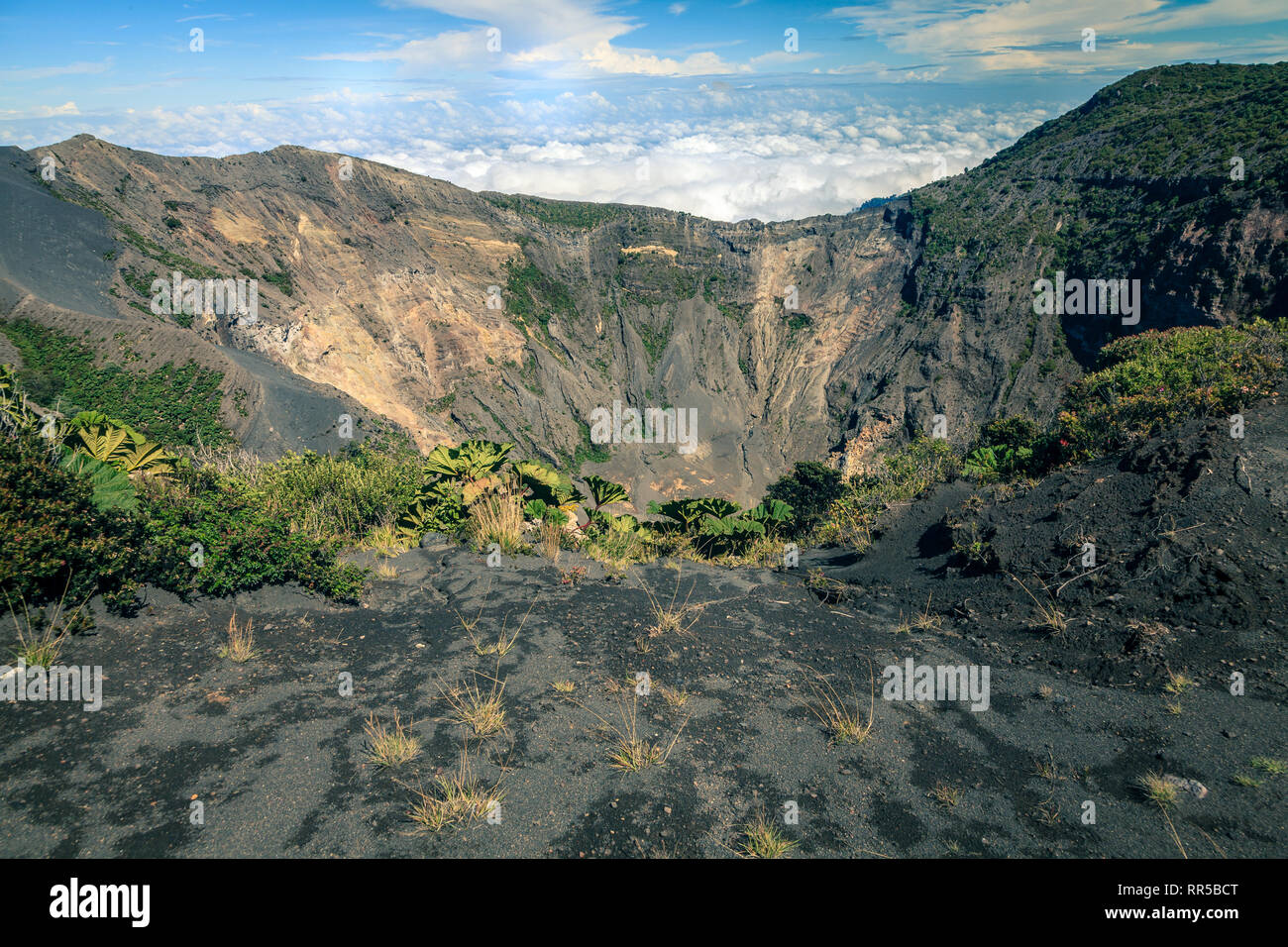 Eine von mehreren Krater des Vulkan Irazu, Costa Rica Stockfoto