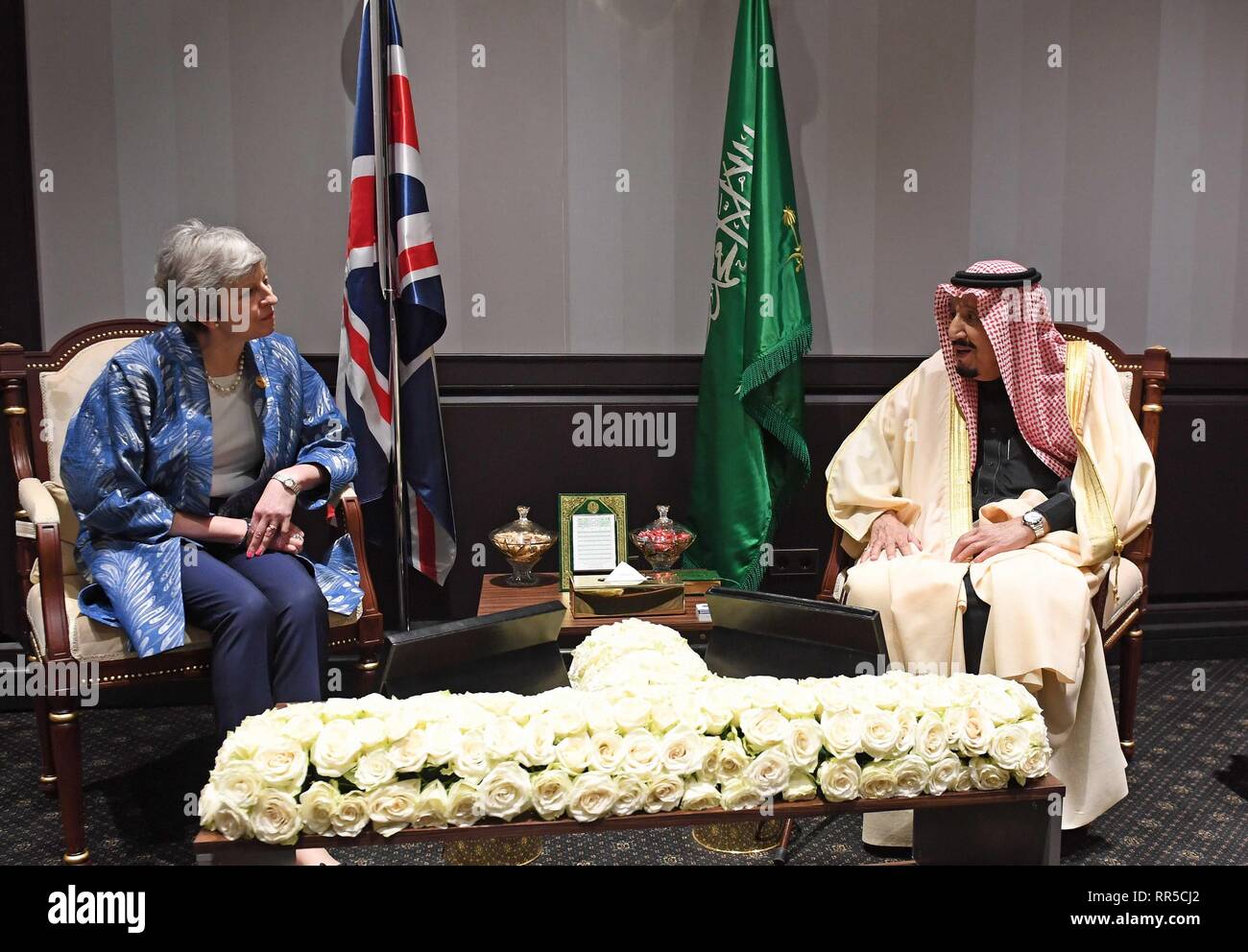 Premierminister Theresa May und King Salman Bin Abdulaziz Al Saud Besuch der EU-Liga der Arabischen Staaten Gipfel in Sharm El-Sheikh, Ägypten. Stockfoto