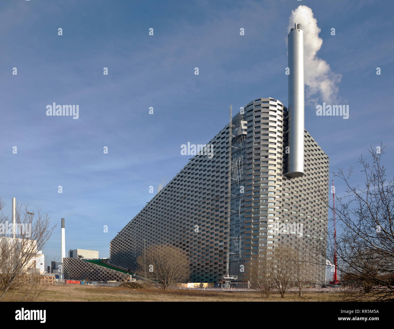 Amager Skihang, die CopenHill Skipiste, Amager Bakke, im Energieabfallwerk Amager Ressource Centre, Kopenhagen. Architekt Bjarke Ingels GROSS Stockfoto