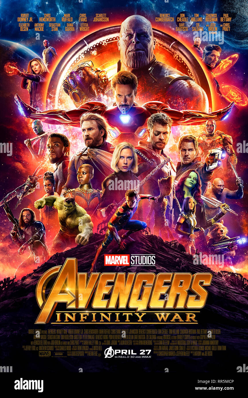 Avengers: Infinity Krieg (2018) Regie: Anthony Russo, Joe Russo und Hauptdarsteller Robert Downey Jr., Chris Evans, Mark Ruffalo, Chris Hemsworth, und Scarlett Johansson. Die Rächer mit den Helden über die Marvel Universum zu stoppen Thanos Erhebung der noch unendlich Steine und die Zerstörung der Erde. Stockfoto