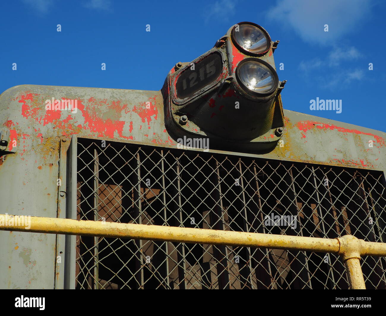 Vordere Scheinwerfer auf einer Eisenbahn Switcher Stockfoto