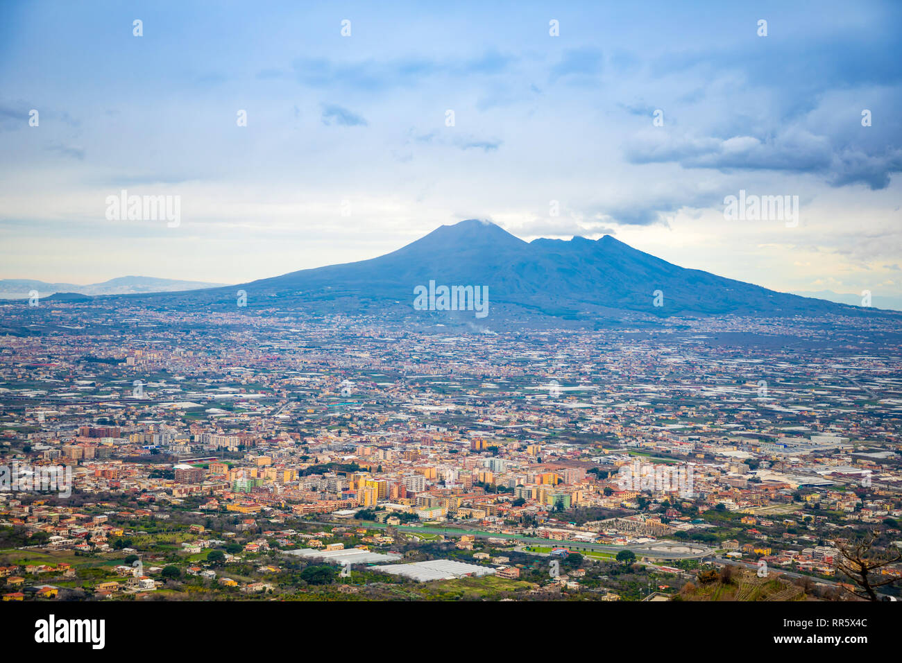 Panorama der Vulkan Vesuv und Pompeji am Abend, Italien Stockfoto