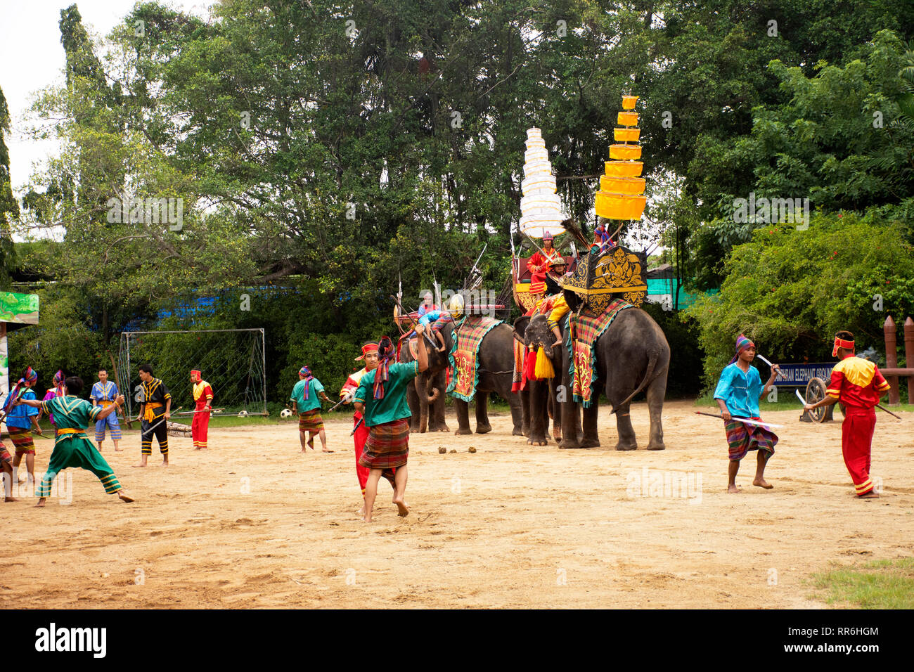 Elefant Thema Show für Thais und Reisende foriegner betrachten Samphran Elephant Boden und Crocodile Farm am 17. Juli 2018 in Nakhon Phatom, Stockfoto