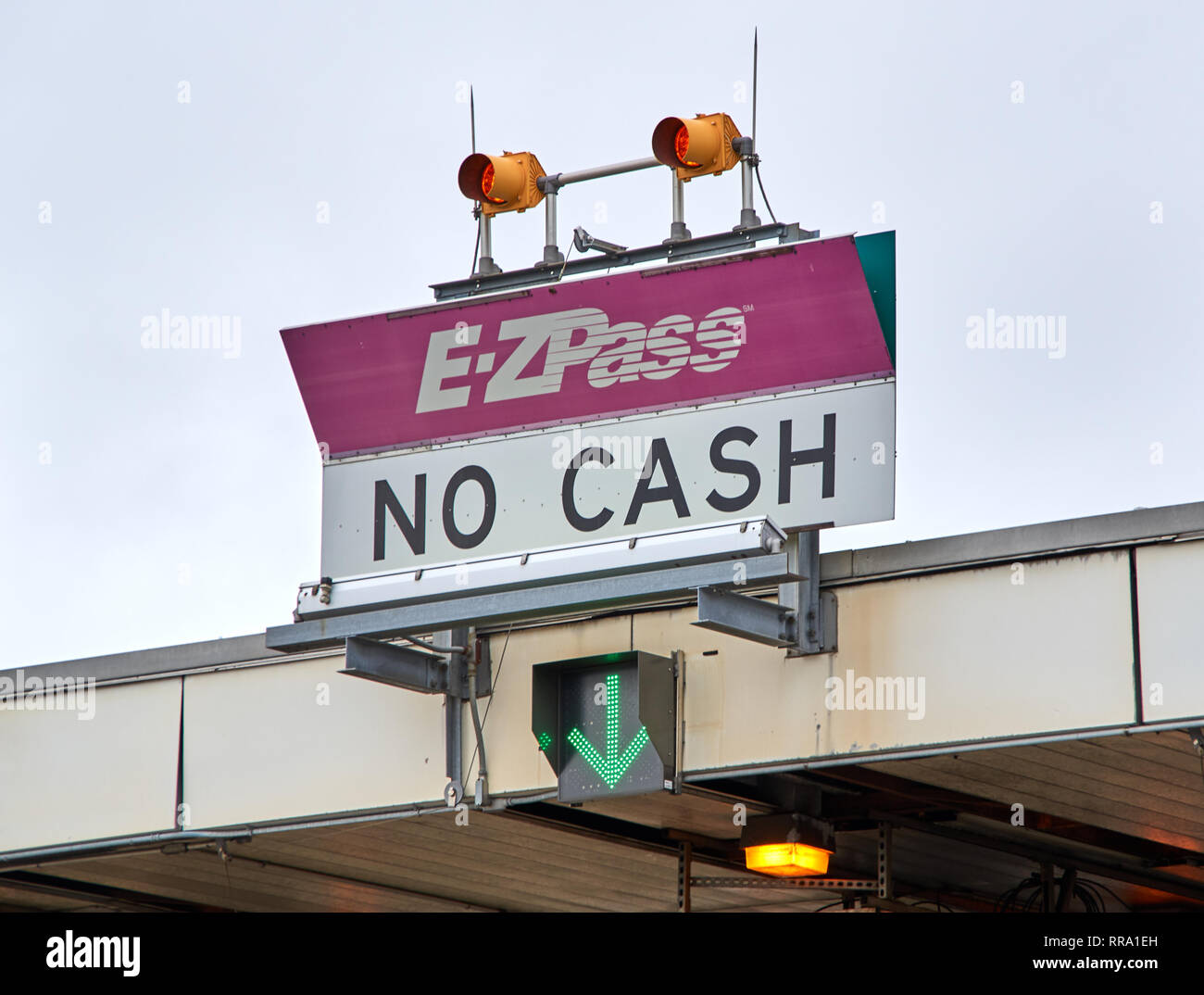 NEW YORK, USA - Dezember 14, 2018: EZPass ohne anmelden. E-ZPass ist elektronischen Mautsystem auf mautpflichtigen Straßen, Tunnel und Brücken verwendet, und tu Stockfoto