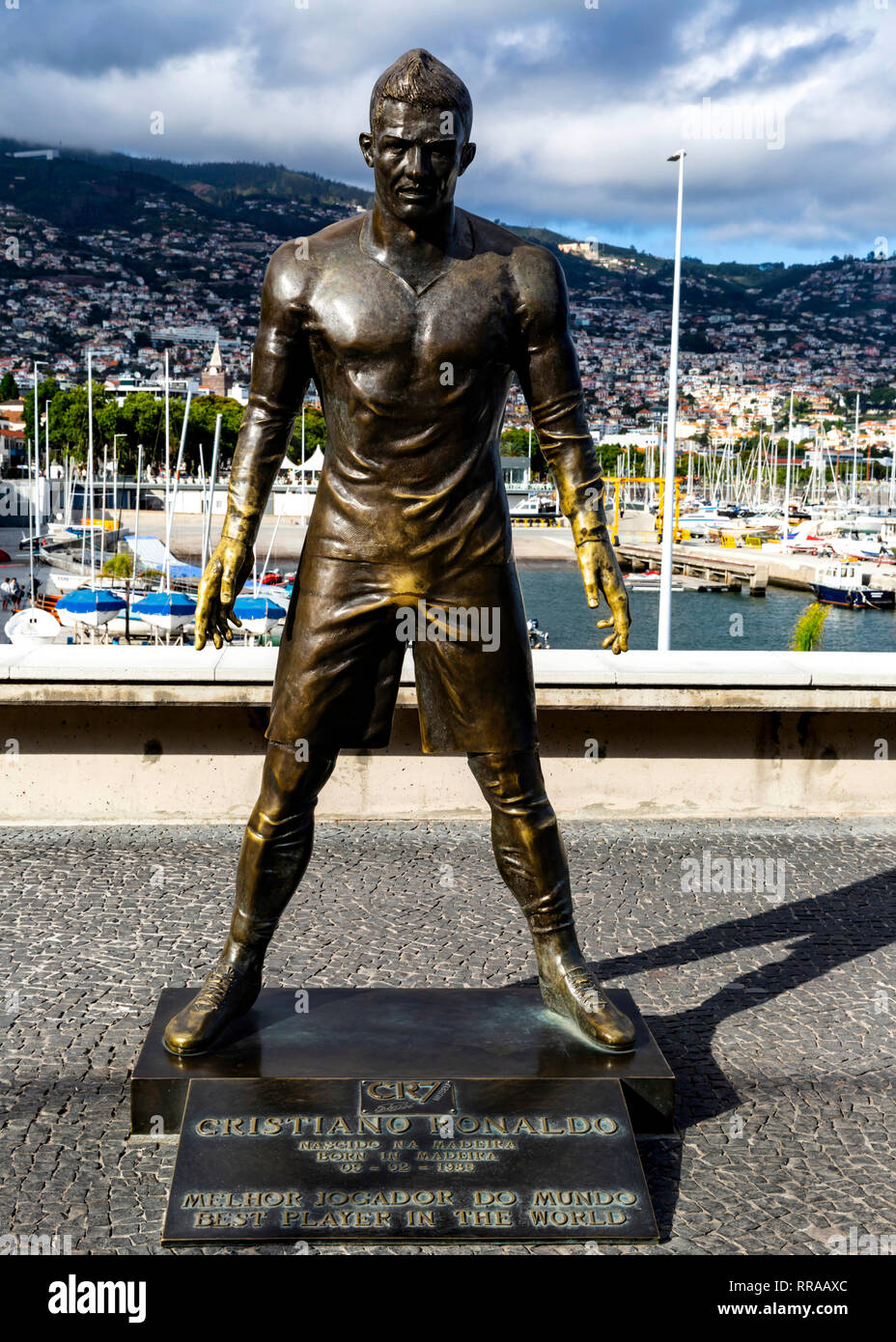 Cristiano Ronaldo die Statue am Wasser außerhalb der CR7 Museum, Funchal, Madeira, Portugal. Stockfoto