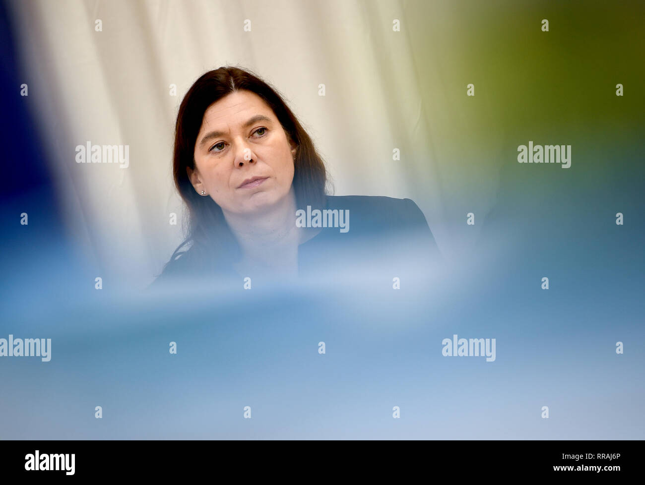 Berlin, Deutschland. 25 Feb, 2019. Berlin Jugend senator Sandra Scheeres (SPD) besucht die Not Übernachtung für Straße Jugend, 'Sleep In'. Die Anlage ist 365 Tage im Jahr geöffnet und bietet 16 Betten für Jugendliche und junge Erwachsene. Quelle: Britta Pedersen/dpa-Zentralbild/dpa/Alamy leben Nachrichten Stockfoto