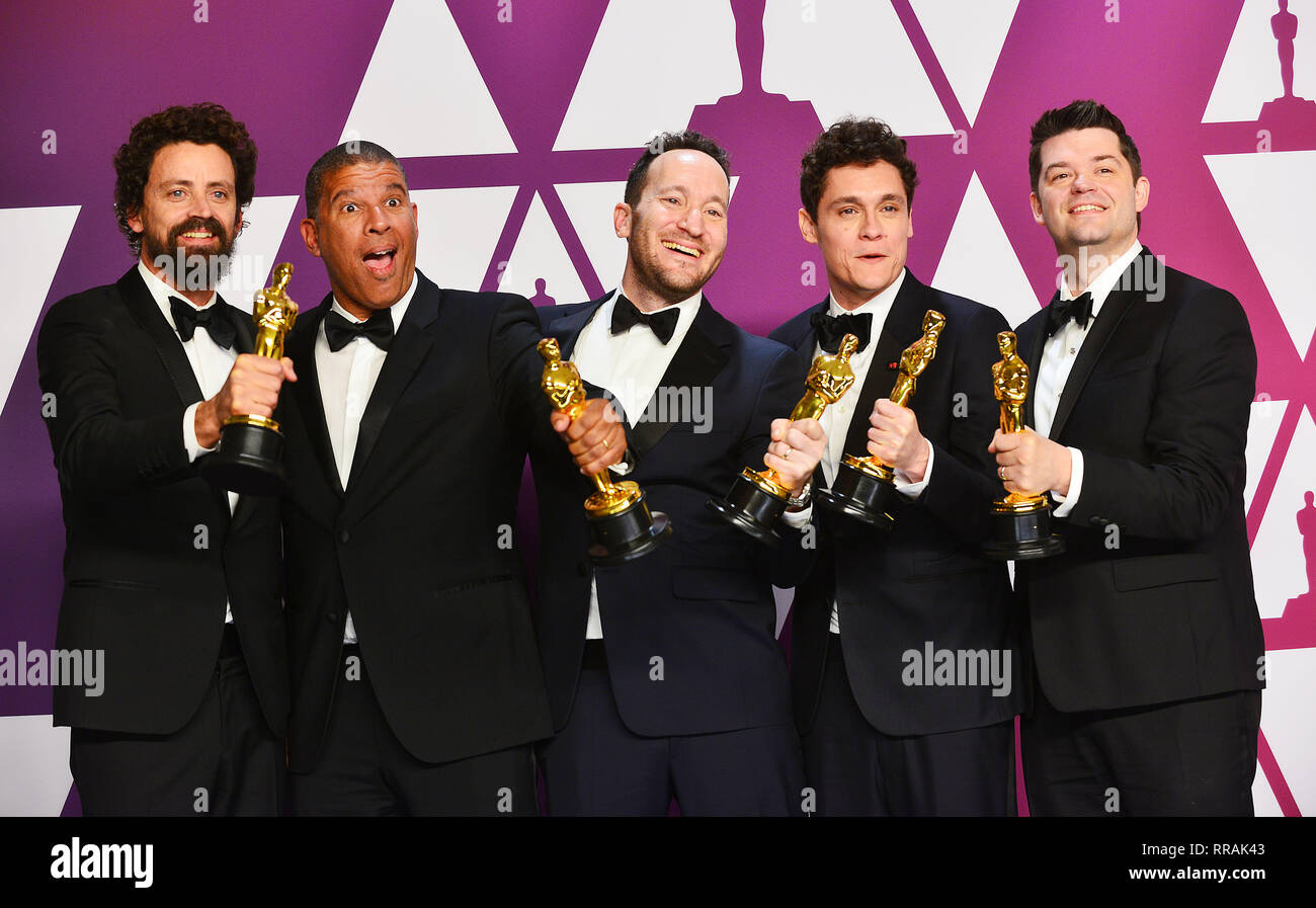 Los Angeles, USA. 24 Feb, 2019. Bob Persichetti, Peter Ramsey, Rodney Rothman, Phil Lord und Christopher Miller, Gewinner des Best Animated Feature Film für 'Spider-Man: in der Spider-Verse Pose auf der 91. jährlichen Academy Awards in der Presse während des Hollywood und Highland am 24. Februar 2019 in Hollywood, California Credit: Tsuni/USA/Alamy leben Nachrichten Stockfoto