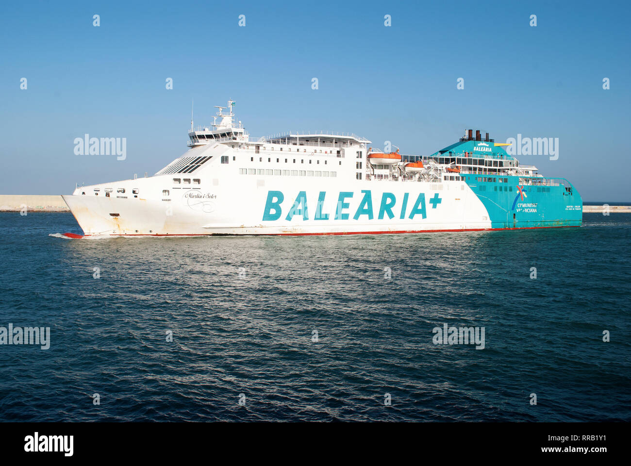 Fähre Martín i Soler der Balearia Unternehmen in den Hafen von Barcelona. 11. Mai 2018. Stockfoto