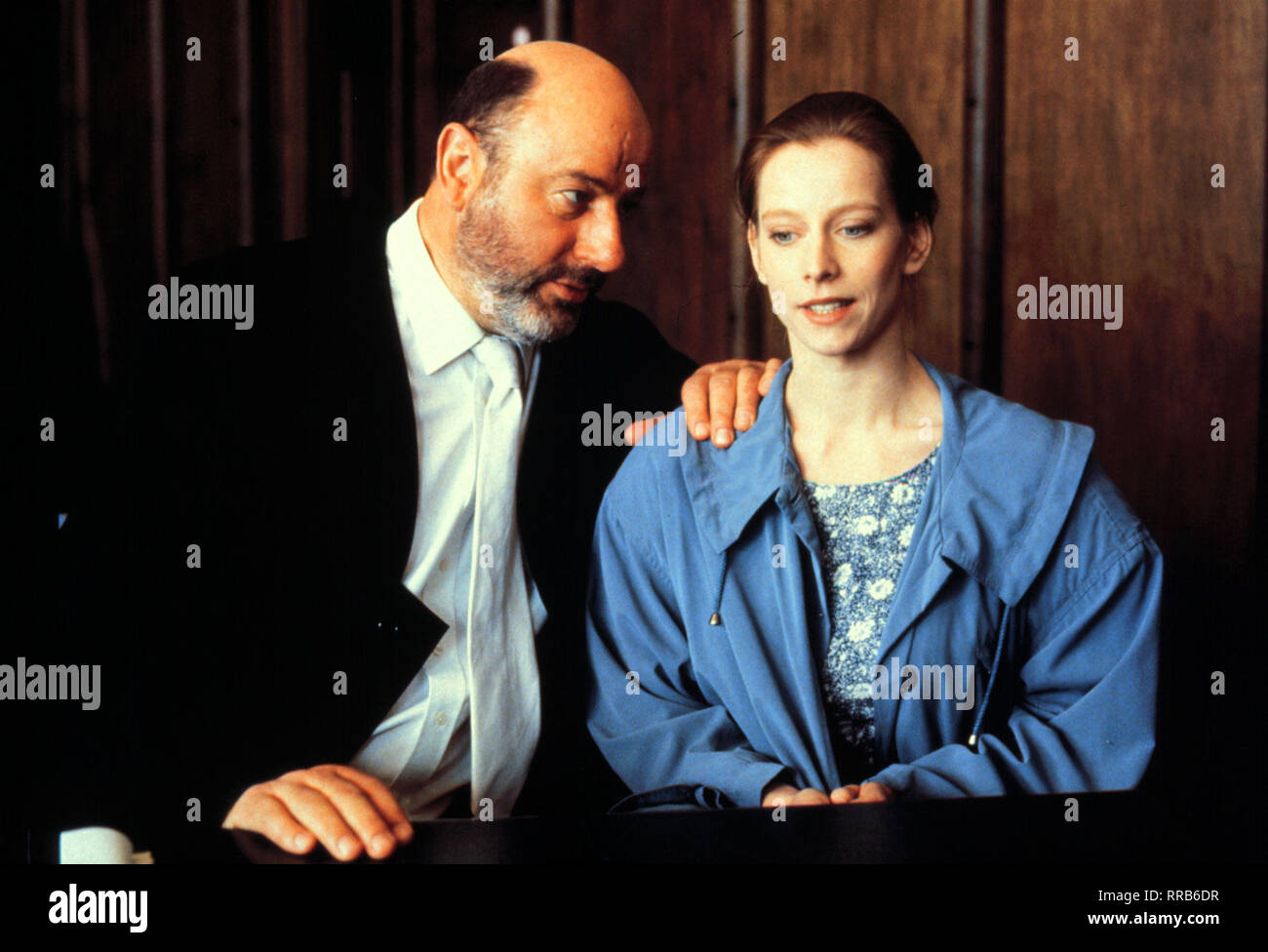 LIEBLING KREUZBERG/Kein bißchen schwanger/Anwalt Liebling (Manfred Krug) muß sich heute um einen Vaterschaftsskandal kümmern. Er vertritt Fran Franke (ANKA BEIER) vor Gericht. /Überschrift: Liebling Kreuzberg/BRD Stockfoto