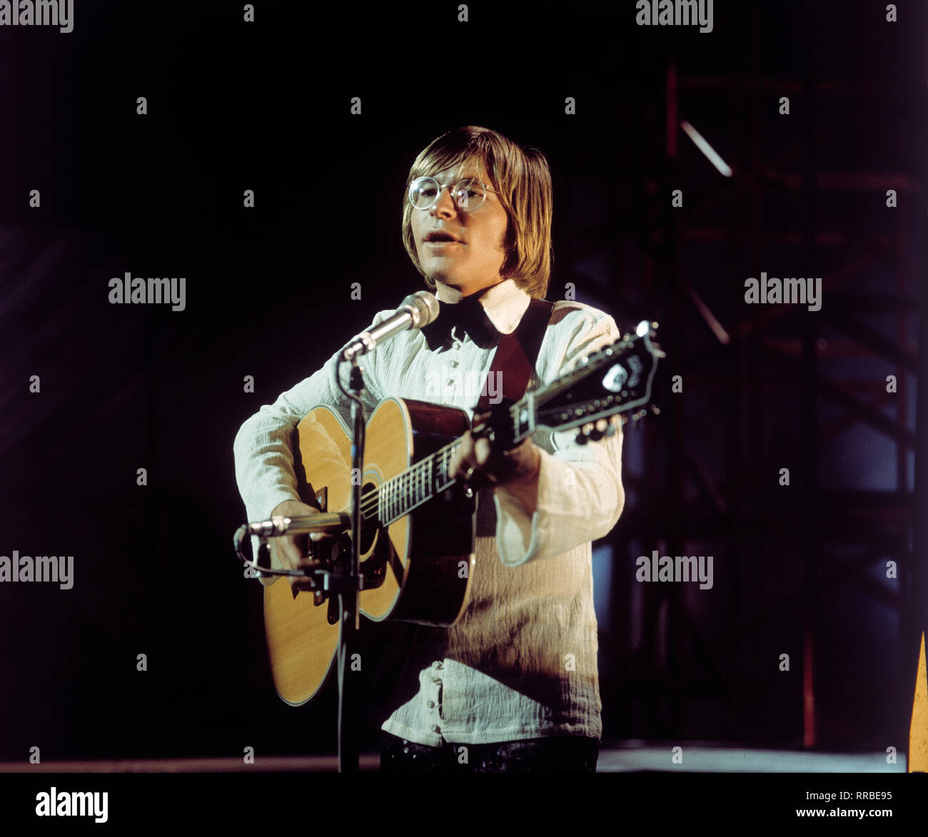 Country-Sänger JOHN DENVER, 70 er/Überschrift: JOHN DENVER Stockfoto