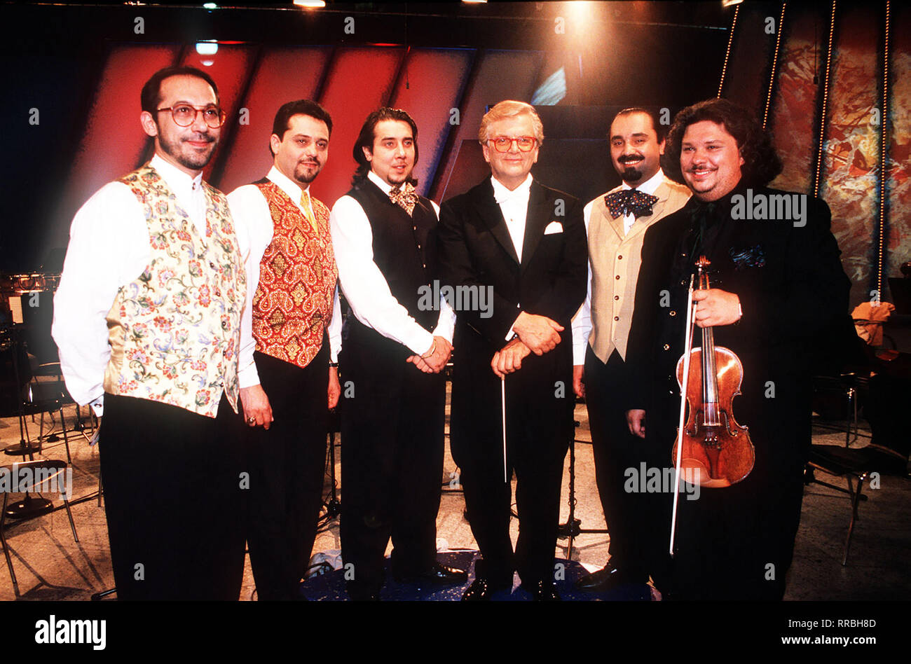 Foto: Justus Frantz (3. v. r.) mit Roby Lakatos UND ENSEMBLE. aka. Ein Abend mit Justus Frantz/Überschrift: ACHTUNG! - KLASSIK Stockfoto