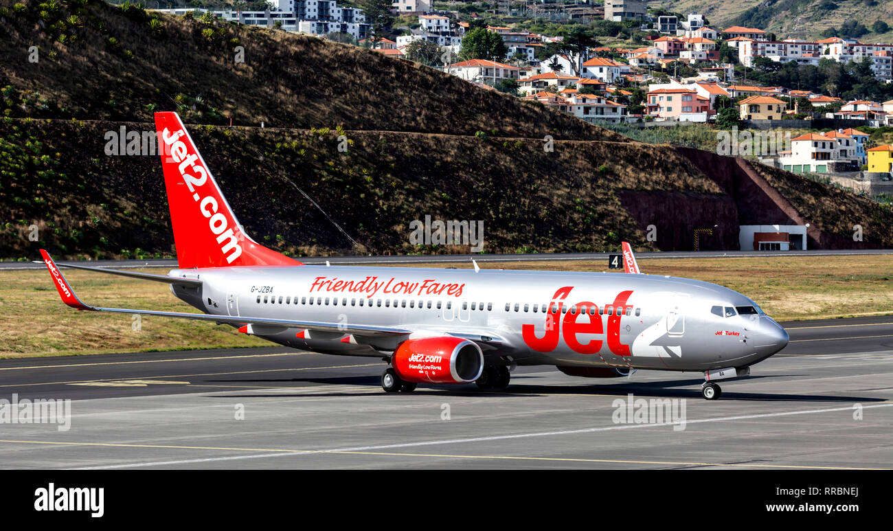 Jet2 Boeing 737 an Cristiano Ronaldo () Flughafen Funchal, Madeira, Portugal. Stockfoto