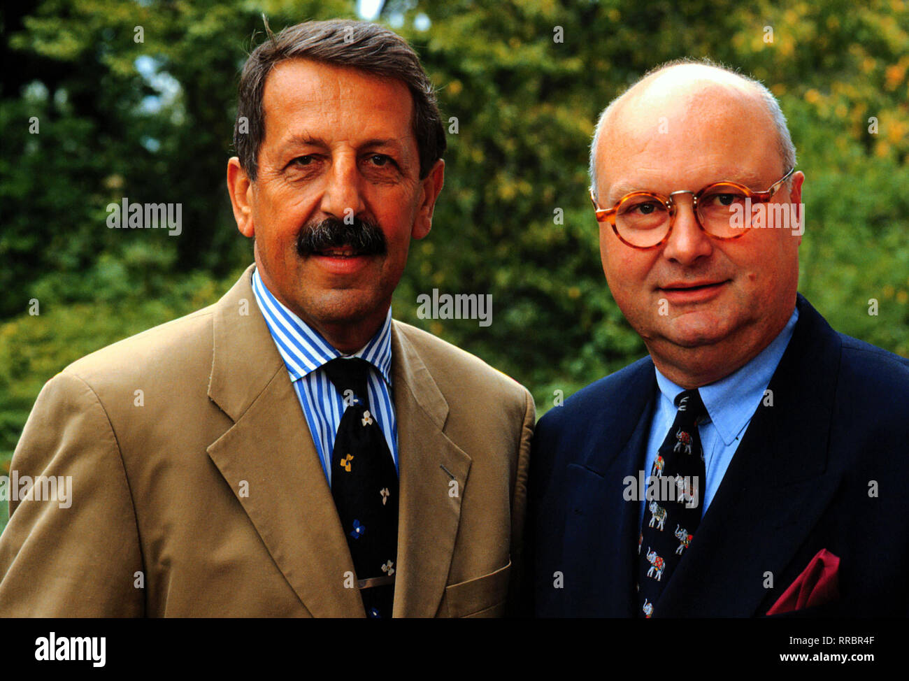 Das Moderatoren-Duo des ZDF, Hauser und KIENZLE (Foto) diskutiert heute mit prominenten Politikern wie Hans-Jochen Vogel, Walter Scheel, Waltraud Schoppe usw. sterben Ergebnisse, Analysen und Prognosen zur heutigen Bundestagswahl. aka. Aus dem Hotel Adlon in Berlin/Überschrift: FRONTAL: DIE DISKUSSION Stockfoto