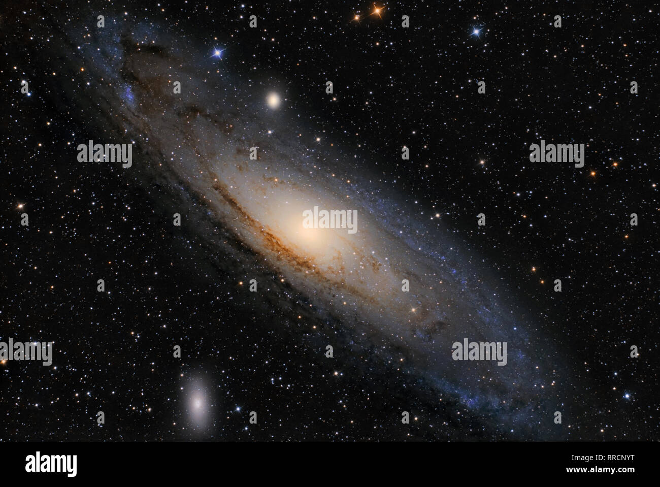 Andromeda-Galaxie (M31) und seine Satellitengalaxien (M32 und M110) im Sternbild Andromeda Stockfoto