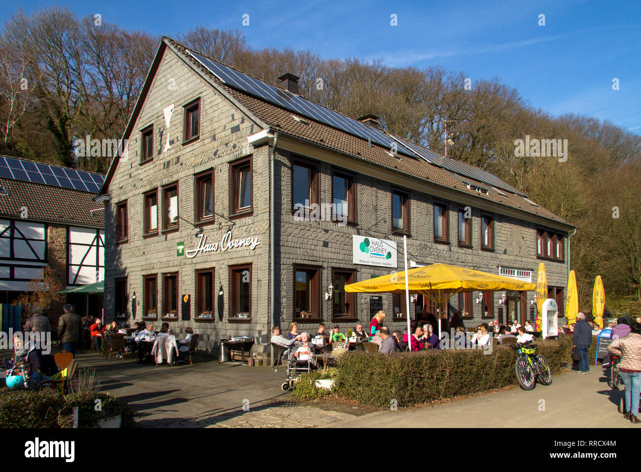 Restaurant Haus Oveney am See Kemnade in der Nähe von Bochum, Ruhrgebiet, Deutschland. Restaurant Haus Oveney am Kemnader Siehe bei Bochum, Ruhrgebiet, Deutschland. Stockfoto