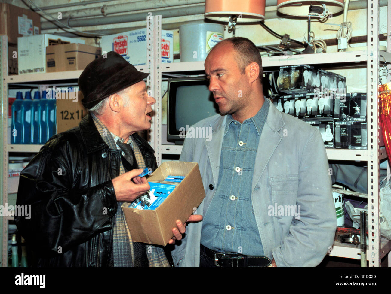 Faust - eckmüller (RALF WOLTER) erklärt Faust (Heiner Lauterbach), er wurde als Bordell-Hausmeister so alles zu erledigen hat. In Wirklichkeit versucht der Polizist, dem Mörder einer Prostituierten auf die Spur zu kommen. Regie: Martin Enlen aka. Todesangst/Überschrift: Faust/BRD 1995 Stockfoto