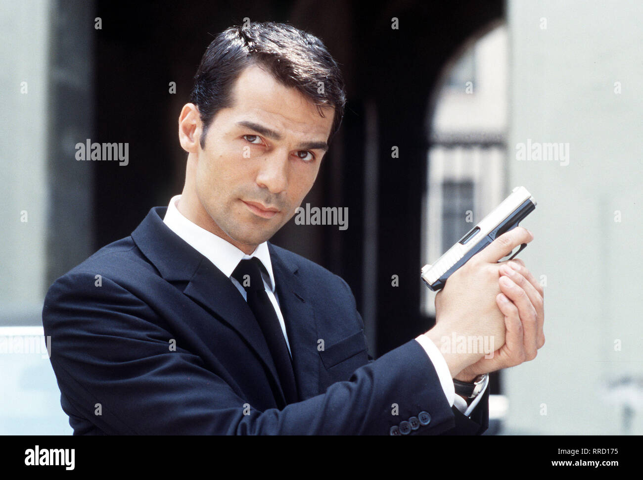 Der unbestechliche - Süsses Geschenk Der neue Münchner Dezernatsleiter ist ein Türke. Doch schon bald erwirbt sich Sinan Toprak (Erol Sander) den Respekt Waden Vorgesetzten und seiner Mitarbeiter. Überkorrekt und detailversessen macht sich Toprak mit Hilfe waden chaotischenAssistenten Holldau die Arbeit... Regie: Walter Feistle/Überschrift: der UNBESTECHLICHE - SÜSSES GESCHENK / Deutschland 1999 Stockfoto