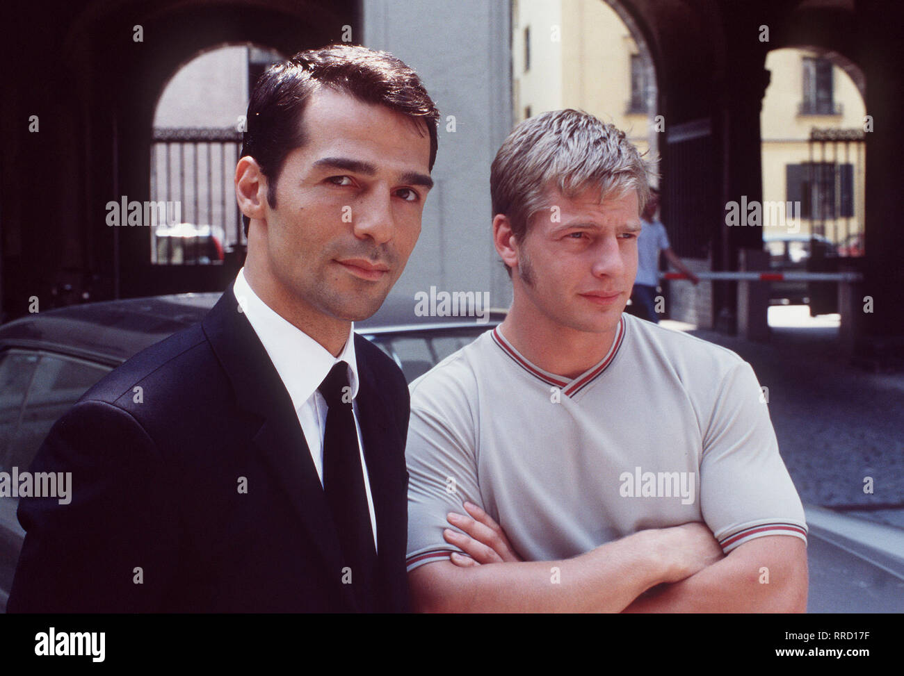 Der unbestechliche - Süsses Geschenk Der neue Münchner Dezernatsleiter ist ein Türke. Doch schon bald erwirbt sich Sinan Toprak (Erol Sander) den Respekt Waden Vorgesetzten und seiner Mitarbeiter. Überkorrekt und detailversessen macht sich Toprak mit Hilfe Waden chaotischen Assistenten Holldau (HENNING BAUM) ein sterben Arbeit... Regie: Walter Feistle/Überschrift: der UNBESTECHLICHE - SÜSSES GESCHENK / Deutschland 1999 Stockfoto