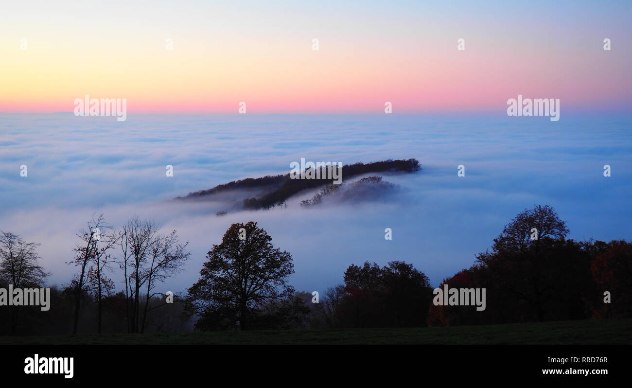 Schwarzwald Panorama - Bewölkt Tal in der Abendsonne Stockfoto